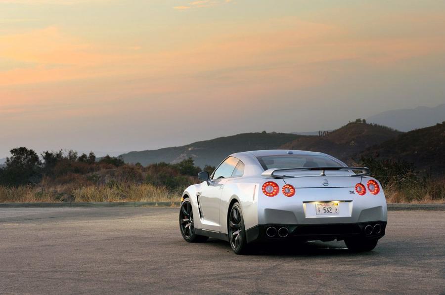  Nissan GT-R 2010 года  (фото 5 из 44)